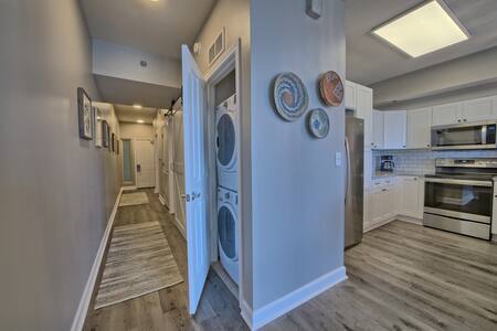 Building Photo - 9900 S Thomas Dr