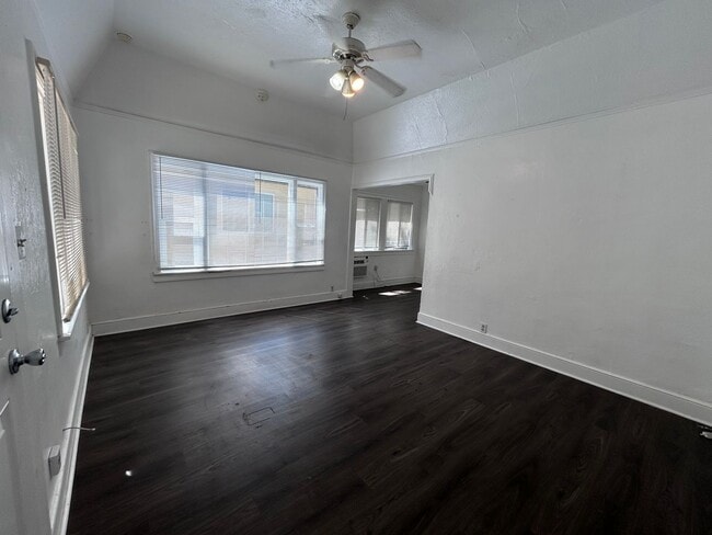 Building Photo - 3bd 2 ba home, great location