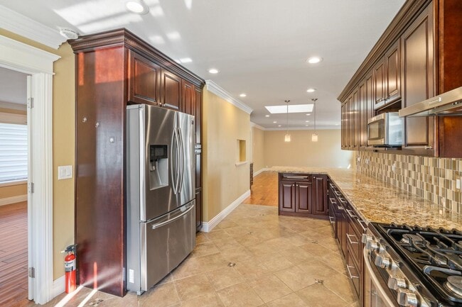Building Photo - 2726 El Prado Rd