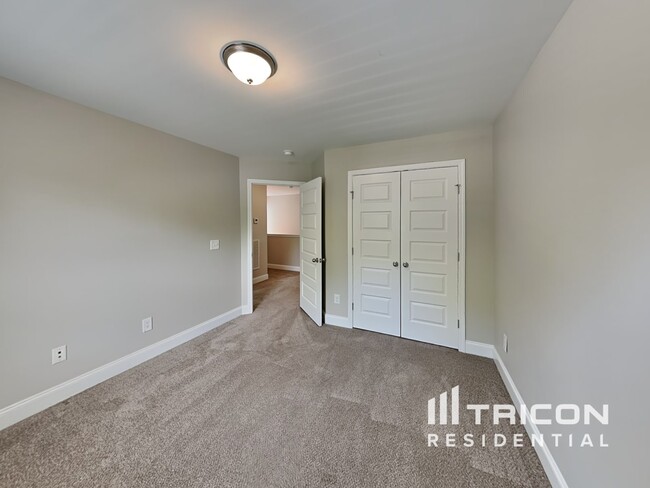 Building Photo - 279 Carellton Dr