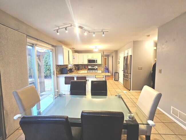 Building Photo - 579 Scott Ln