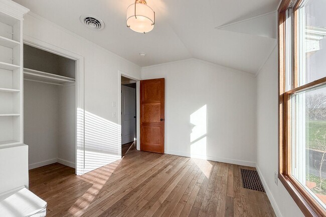 Building Photo - ** $500 OFF FIRST MONTH ** Riverfront 3-Bedroom Historical Richland Home