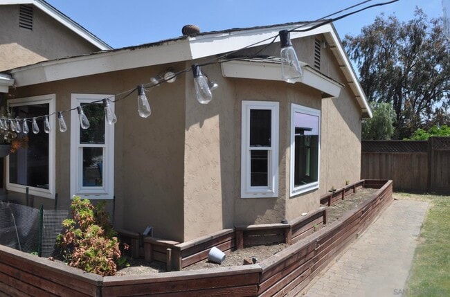 Building Photo - 1852 Sonoma Ln