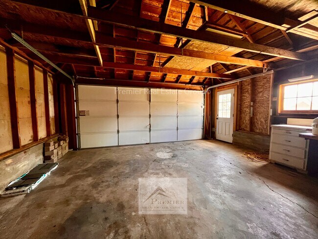 Building Photo - 15 N Foote Ave