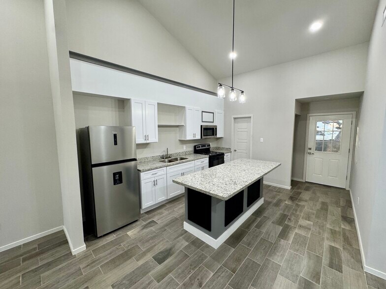 Building Photo - 97 N County Rd 253