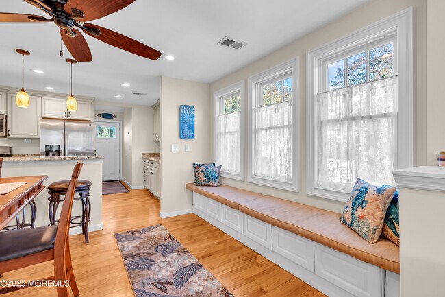 Building Photo - 1003 C St