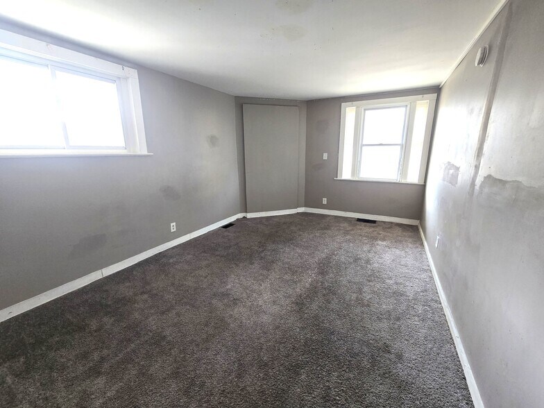 Building Photo - 544 Emerson St