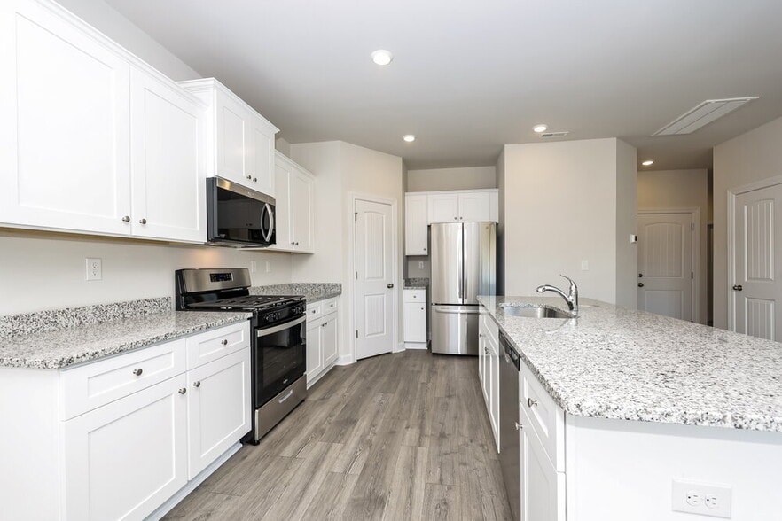 Building Photo - 3321 Quintana Dr