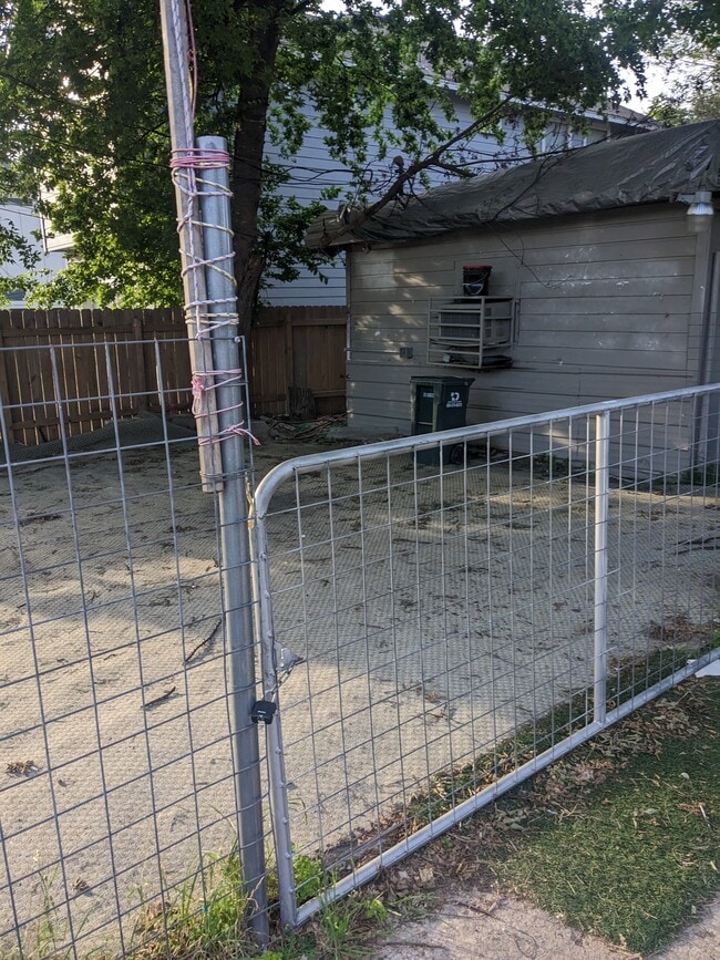 Building Photo - 6100 Kasper St