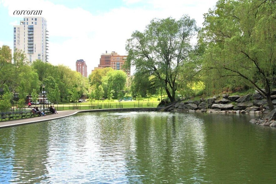 Building Photo - 250 Manhattan Ave