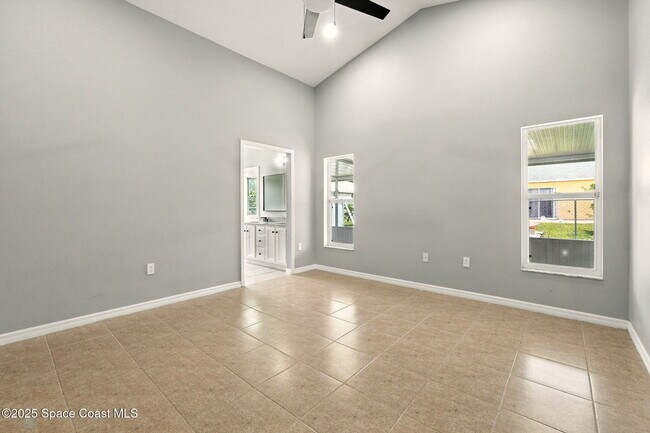 Building Photo - 460 Martigues Dr