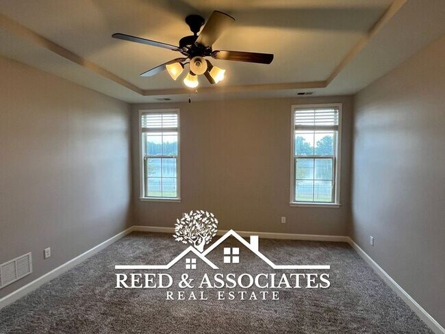 Building Photo - 4 Bedroom Arlington Home with a Lakeside Lot