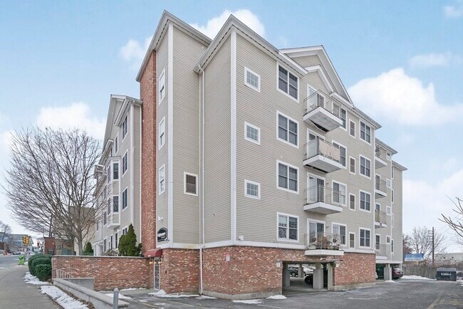 Building Photo - 260 Main St