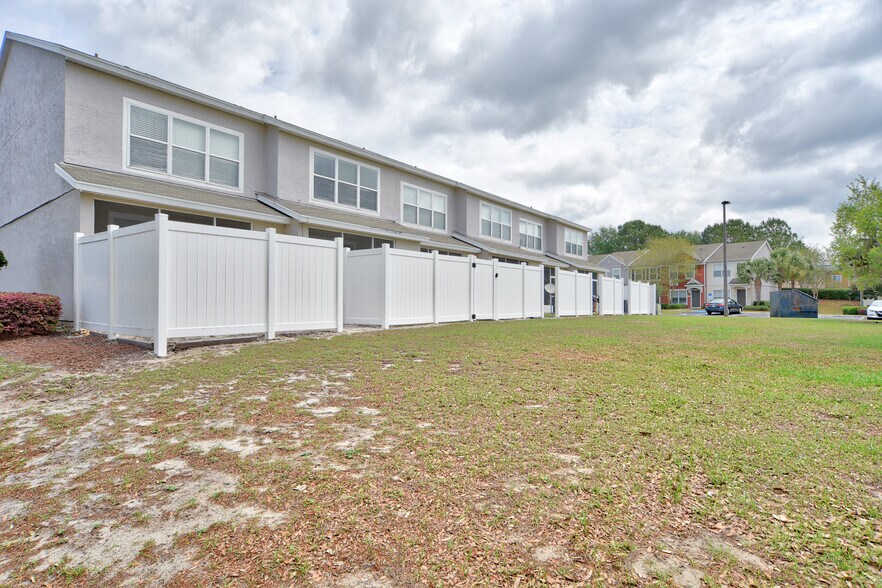 Building Photo - 4490 SW 49th Ave