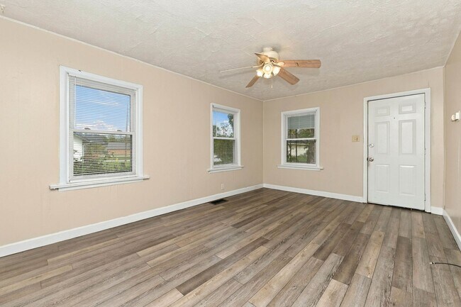Building Photo - 941 Westwood Ave