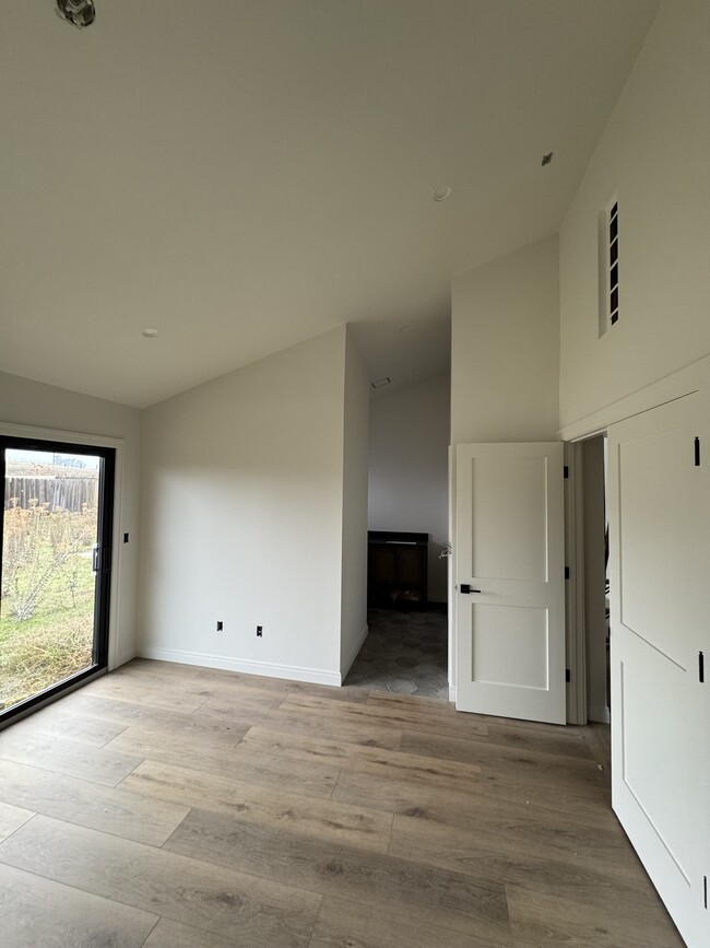 vaulted master bedroom - 269 Adobe Creek Ln