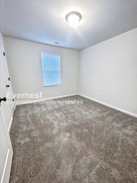 Building Photo - 1600 Sandersted Village Cir