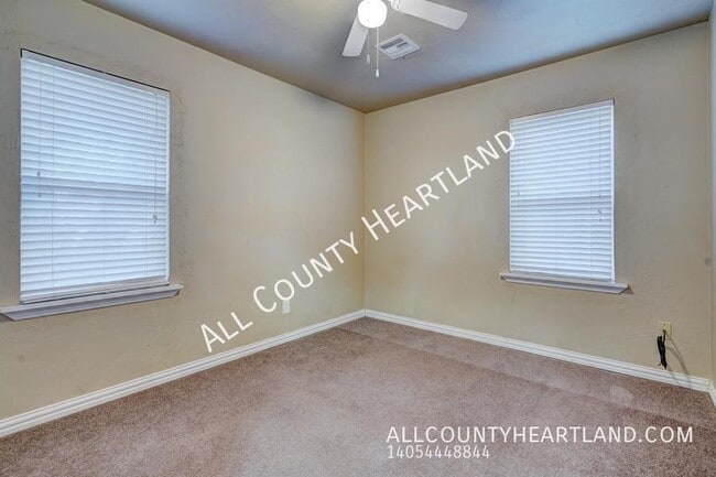 Building Photo - 3326 Willow Creek Dr