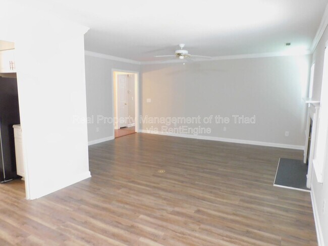 Building Photo - 5609 Wellsley Dr W