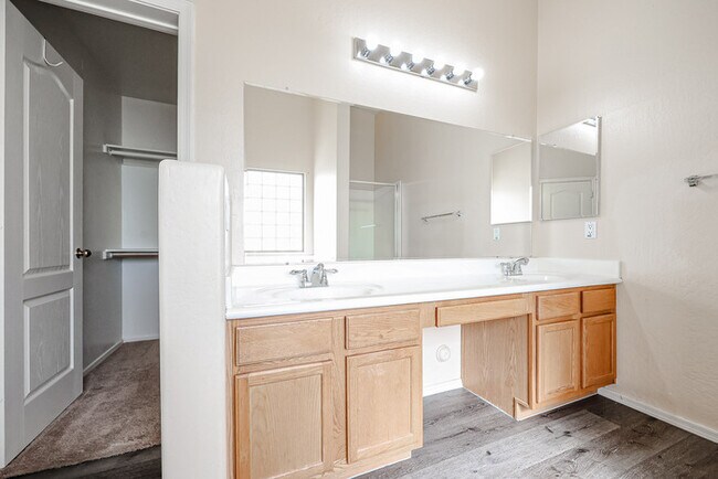 Building Photo - Beautiful 7 bedroom