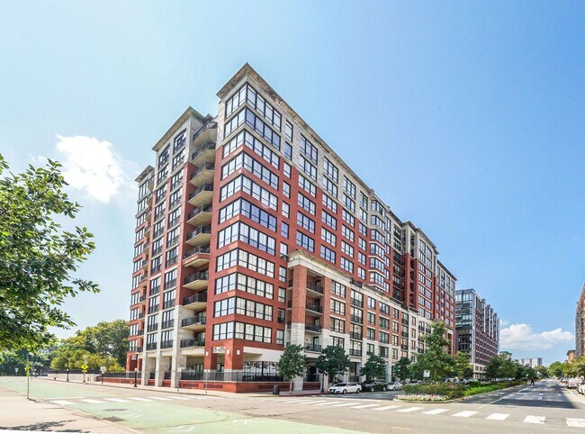 Building Photo - 1025 Maxwell Ln