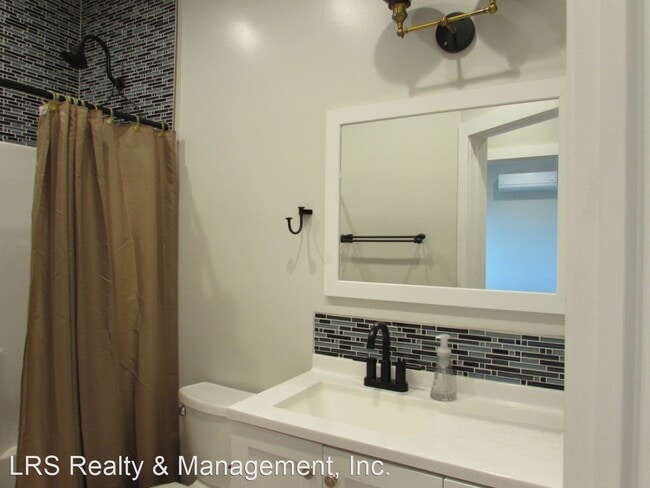 Building Photo - 2 br, 1.5 bath House - 8850 Laramie Avenue