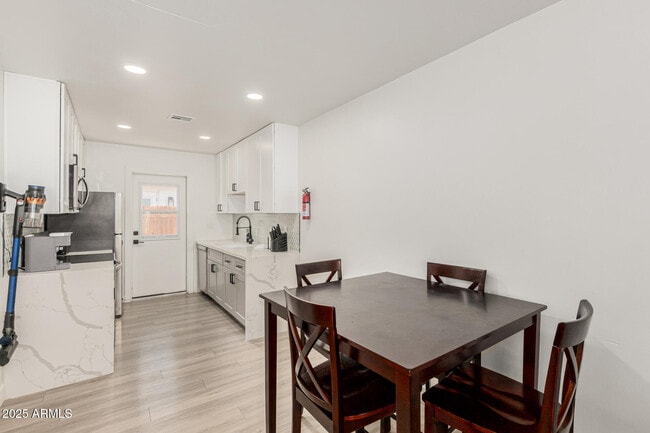 Building Photo - 6628 E Avalon Dr