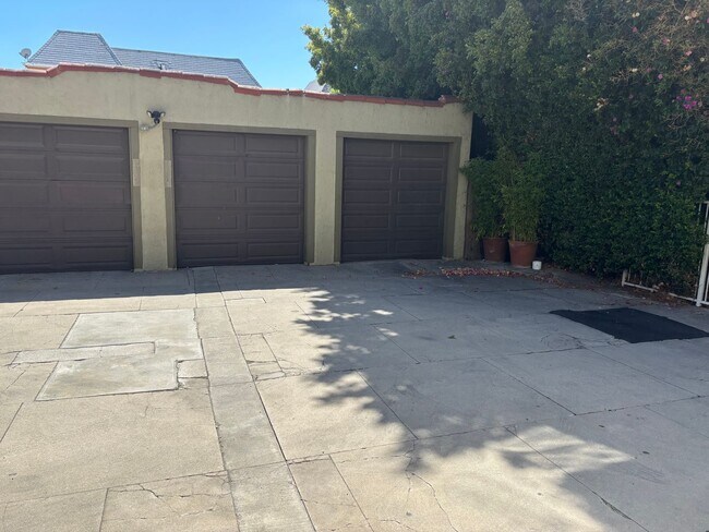 Building Photo - 6284-6286 Commodore Sloat Drive