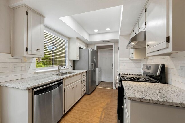 Building Photo - 3222 Tamarron Blvd
