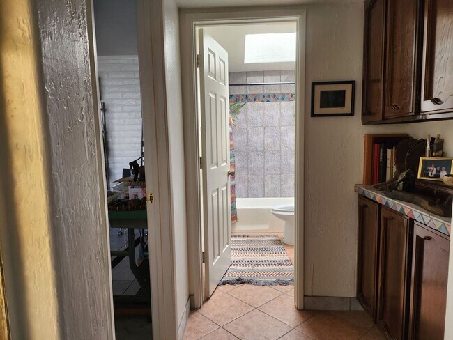 Building Photo - 2 bedroom 2 bath condo