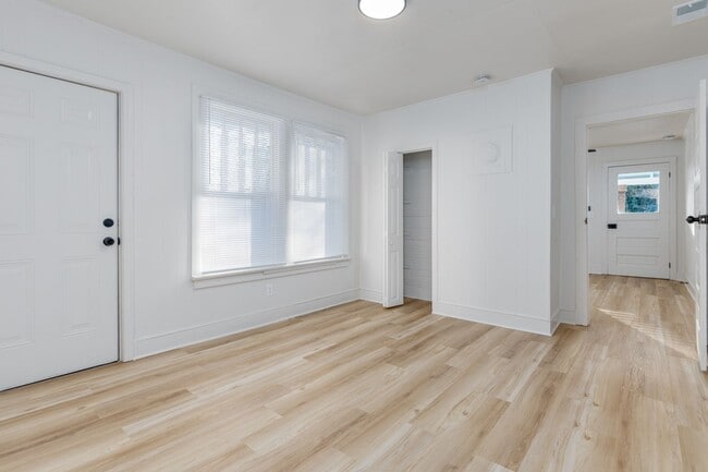 Building Photo - Cozy Home in Columbia's Downtown Core - Unit A