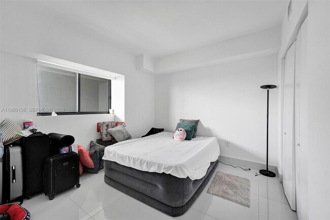 Building Photo - 460 NE 28th St