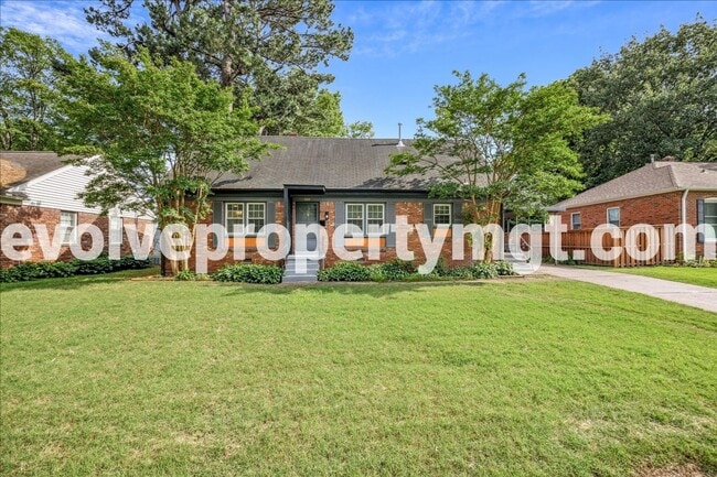 Building Photo - BEAUTIFUL EAST MEMPHIS 4/2!