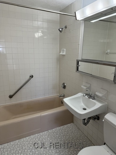 Building Photo - 25 Brooks Park