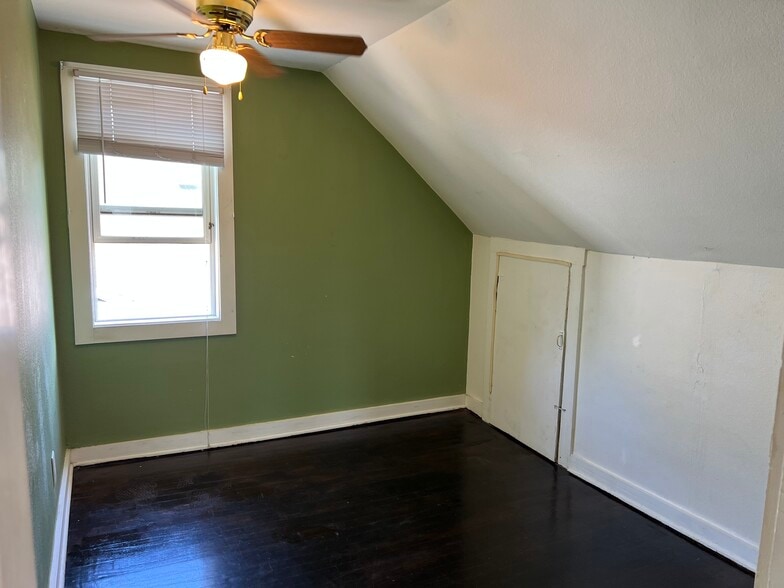 Bedroom - 2432 Prais St