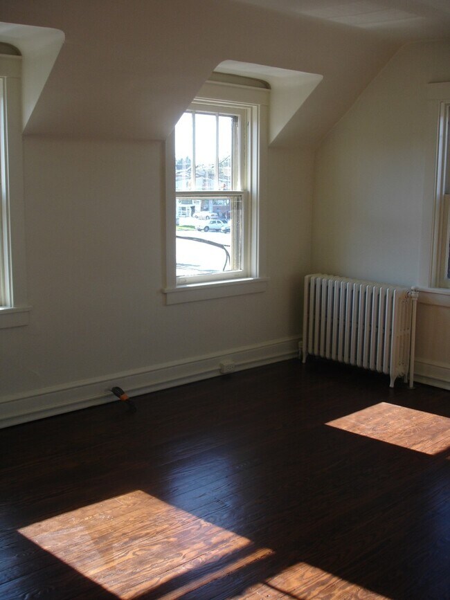 Building Photo - 1405 Oregon Pike