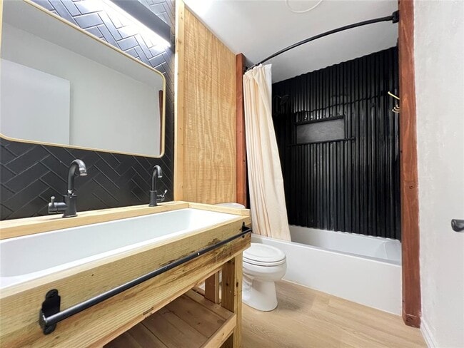 Building Photo - 3310 Hycreek Dr