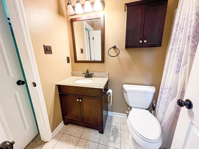 Building Photo - 1559 Summerhill Dr