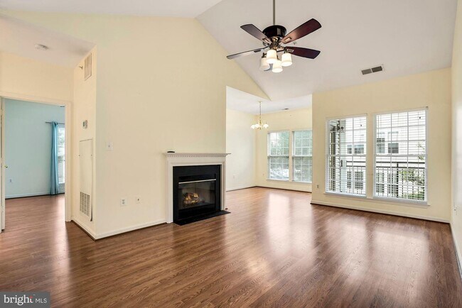 Building Photo - 4139 Fountainside Ln