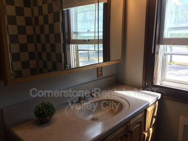 Building Photo - 253 College St SE