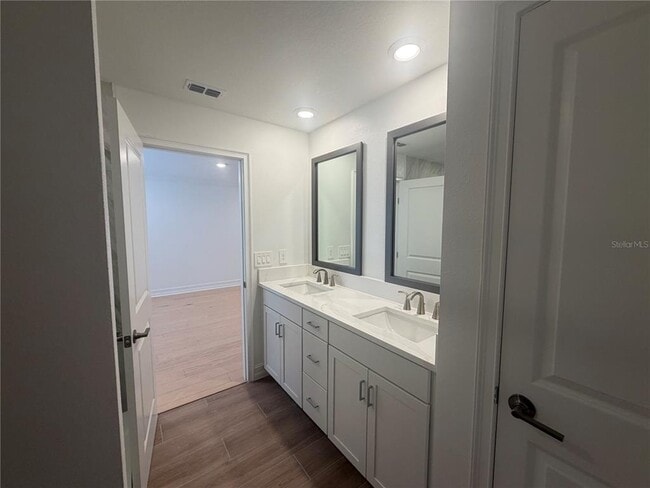 Building Photo - 1427 W Chestnut St