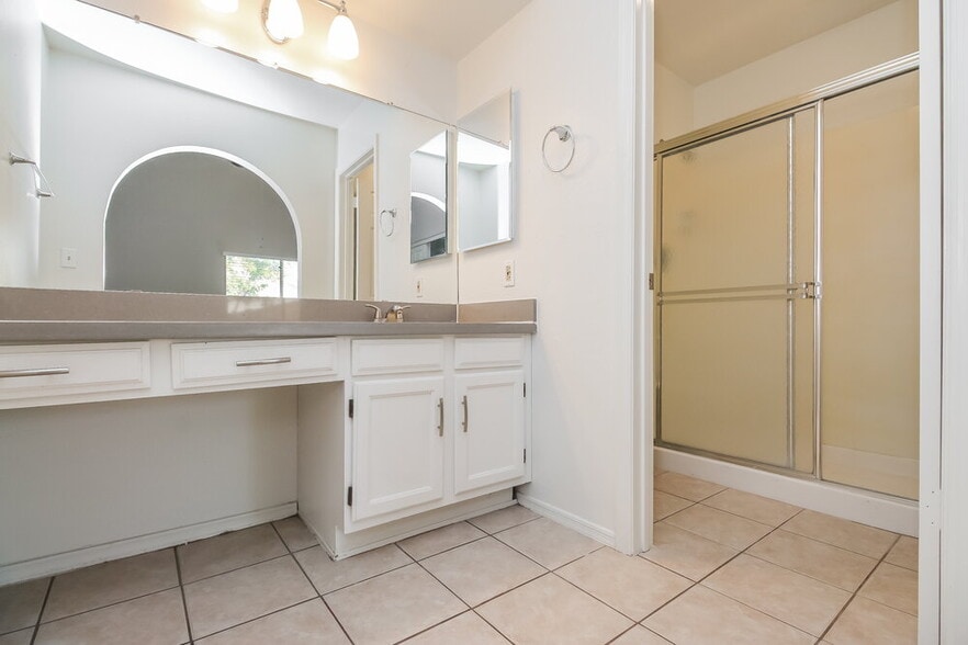 Building Photo - 2144 W Ironwood Dr