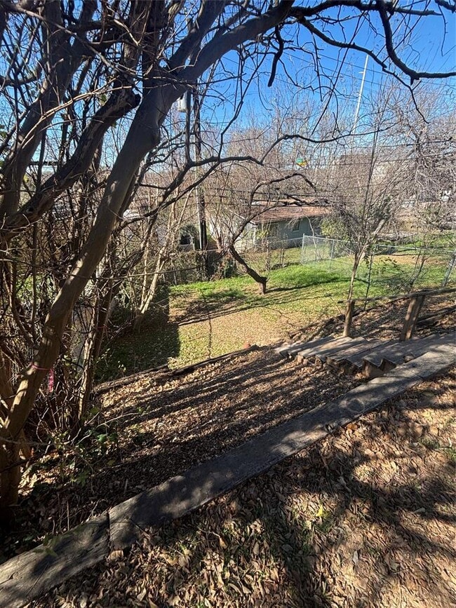 Building Photo - 2324 Hartford Rd