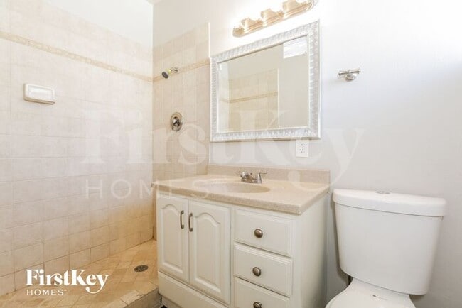 Building Photo - 6301 Fairwood Ave