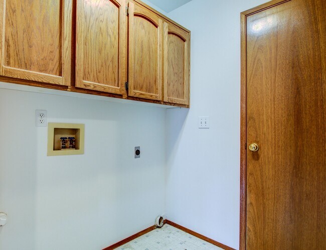 Building Photo - Three-Bedroom Rambler off Ft. Nugent Rd.