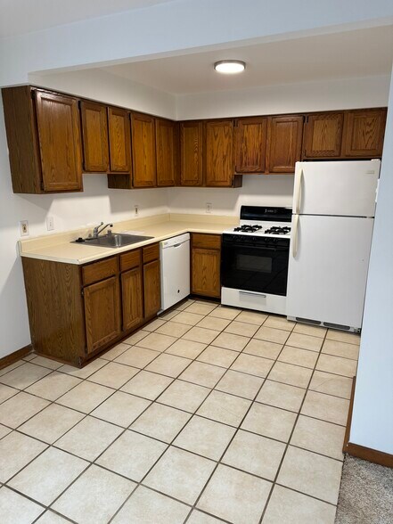Kitchen - 1155 Maple St