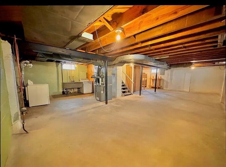 Building Photo - 21337 Audette St