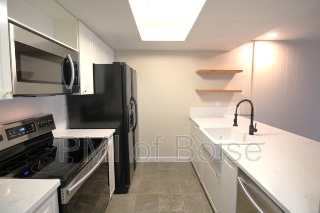 Building Photo - 6236 Coach Royale Ln