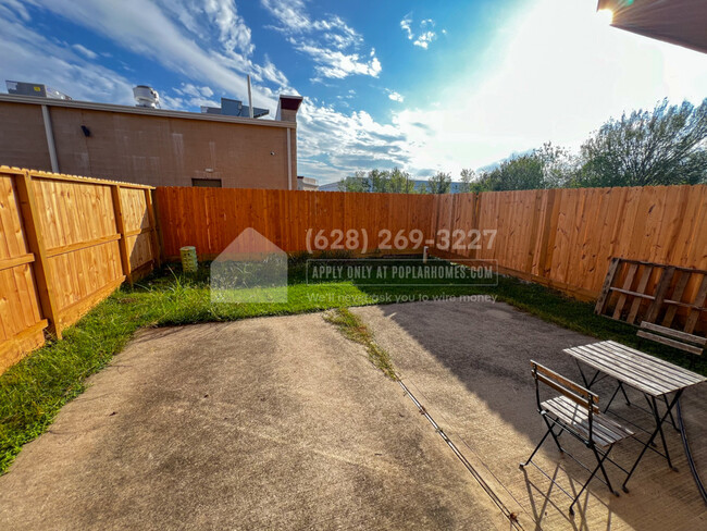 Building Photo - 2617 Almeda Forest Ct