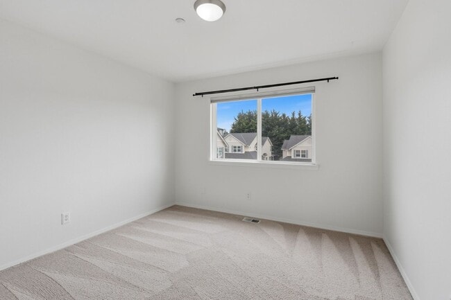 Building Photo - 3Bd/2.5Ba Edmonds Townhome